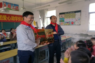 威客电竞实业党支部第六次赴岳西助学记